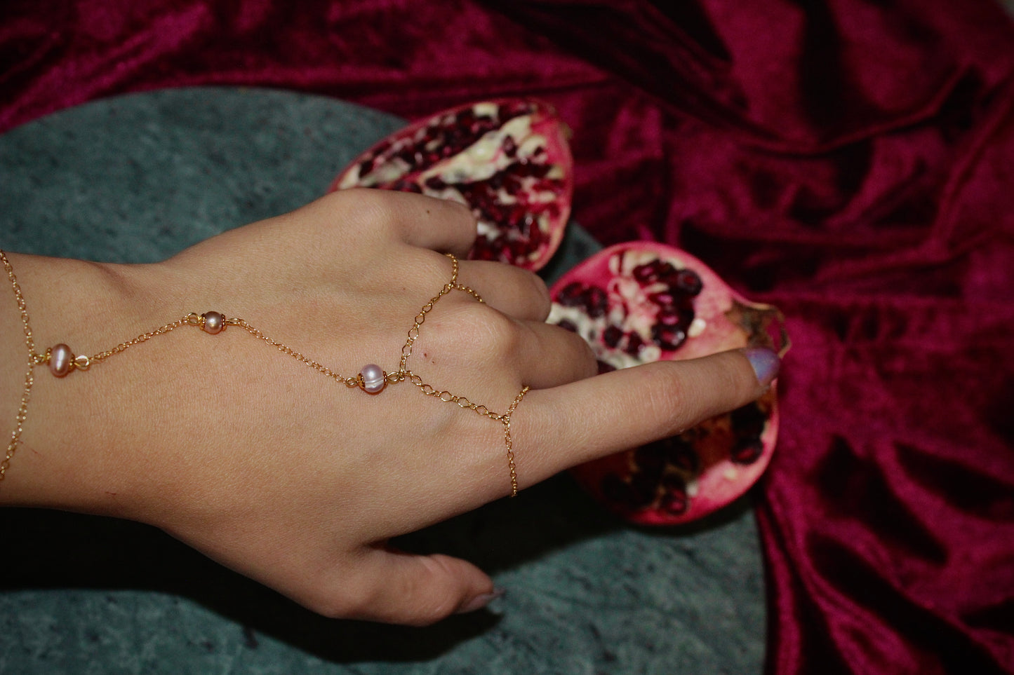 Hinar Triple Pearl Handchain